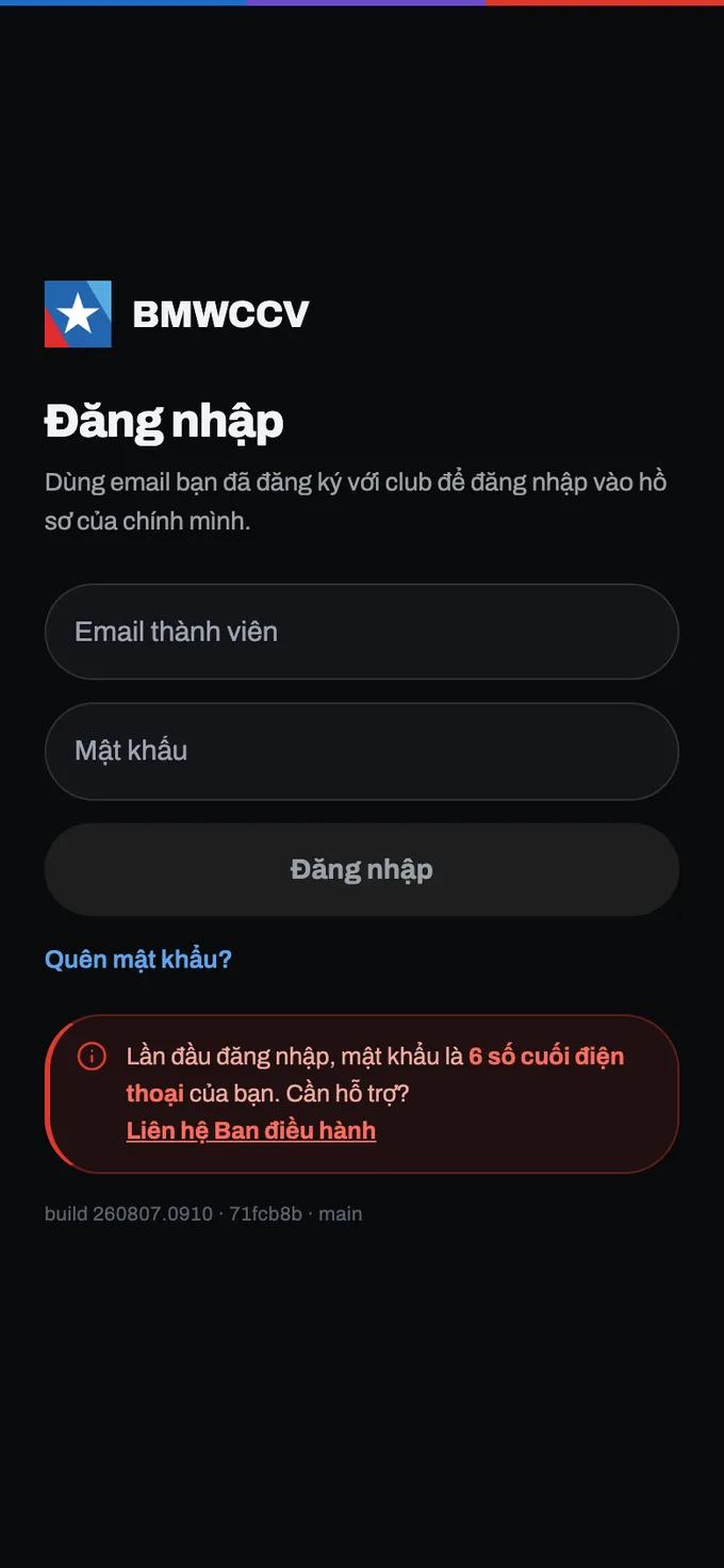 Màn đăng nhập. Dòng chữ đỏ nhắc mật khẩu lần đầu.